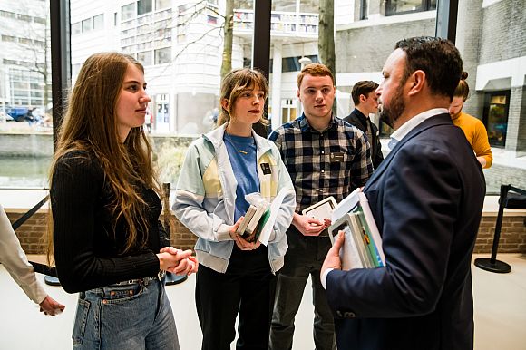 Studenten bieden Tweede Kamer brandbrief aan