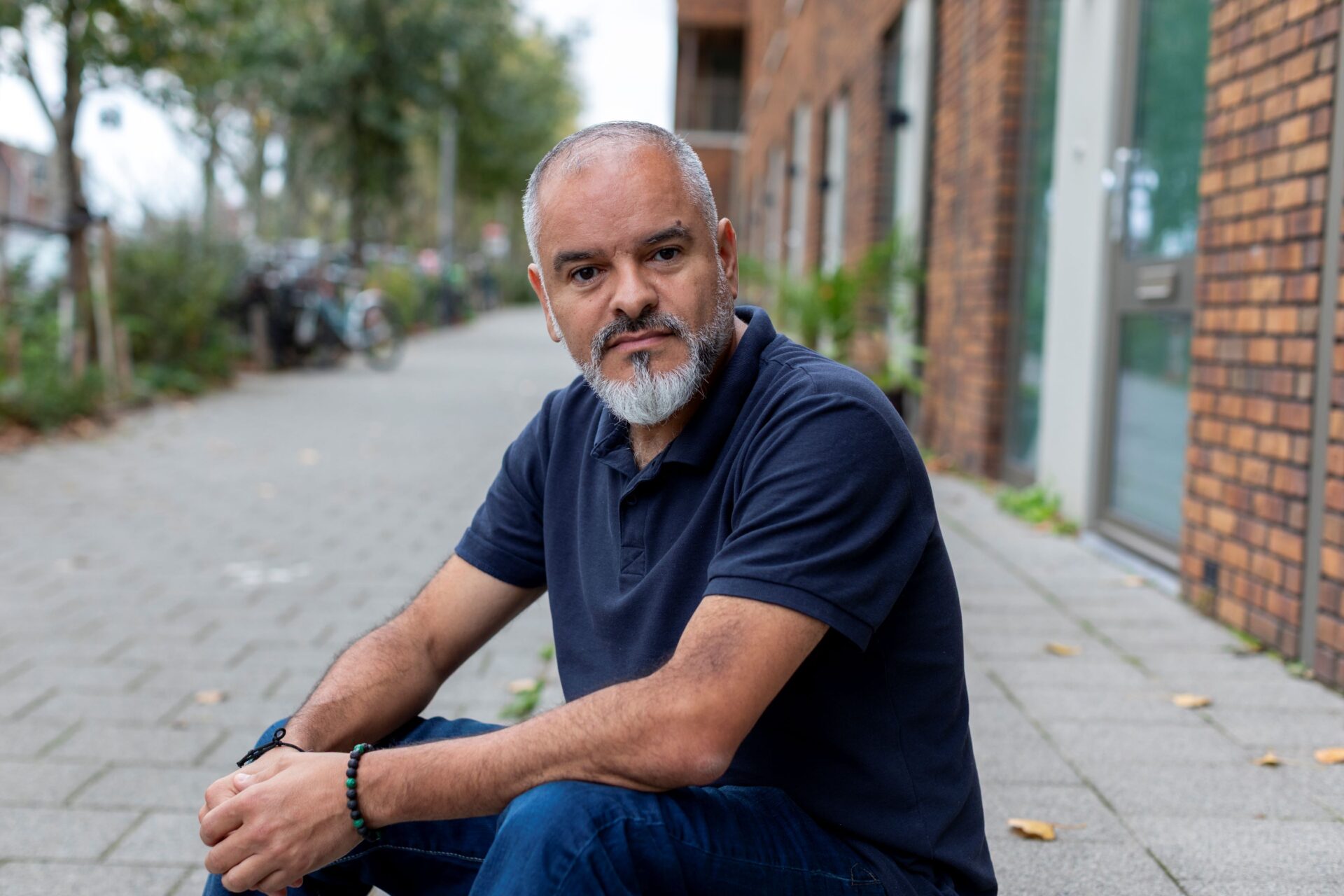 Portretfoto van woonactivist Mustapha Eaisaouiyen